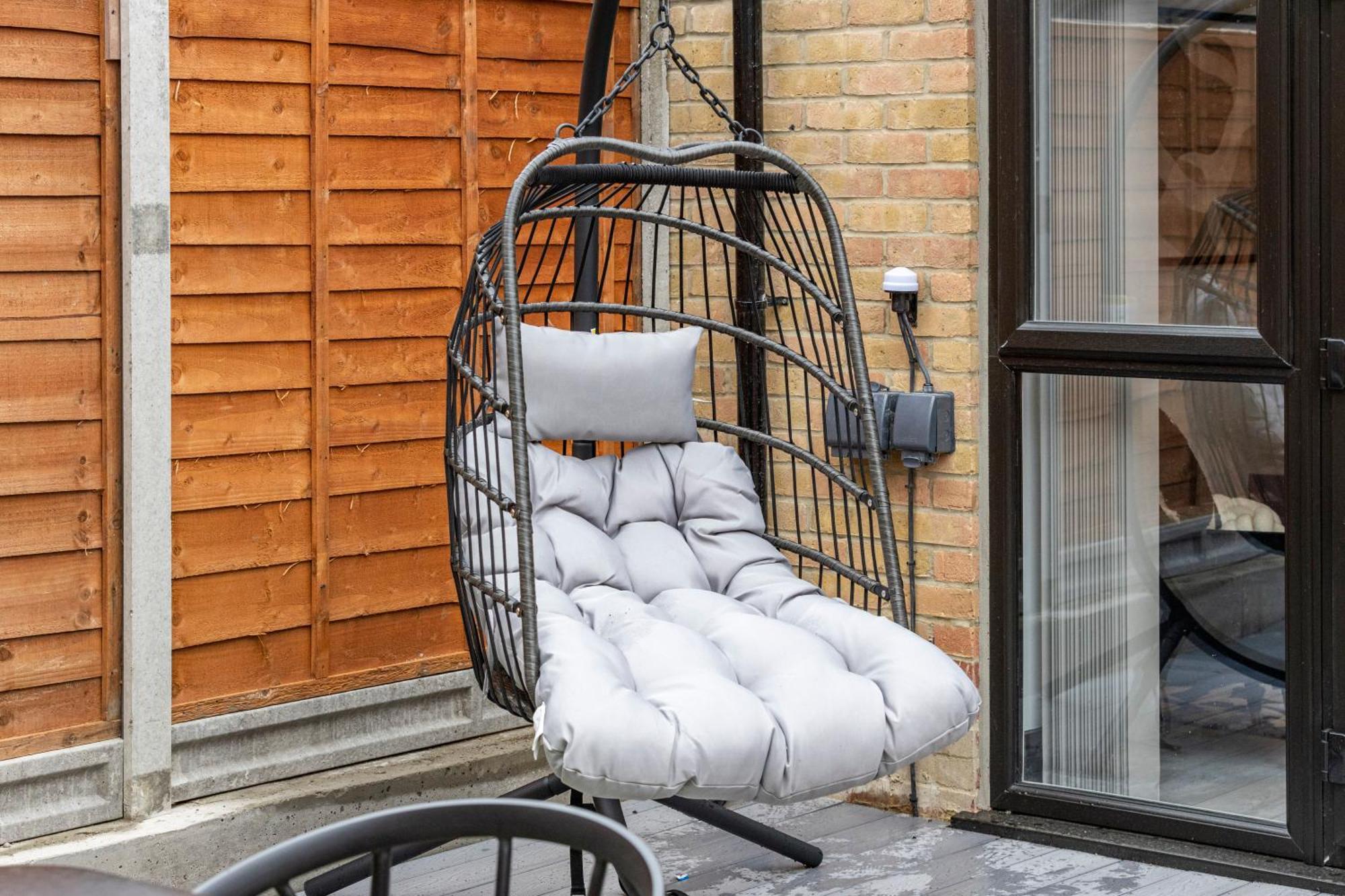 Unwind In Style 2Br With Cozy Backyard For Groups Διαμέρισμα Λονδίνο Εξωτερικό φωτογραφία