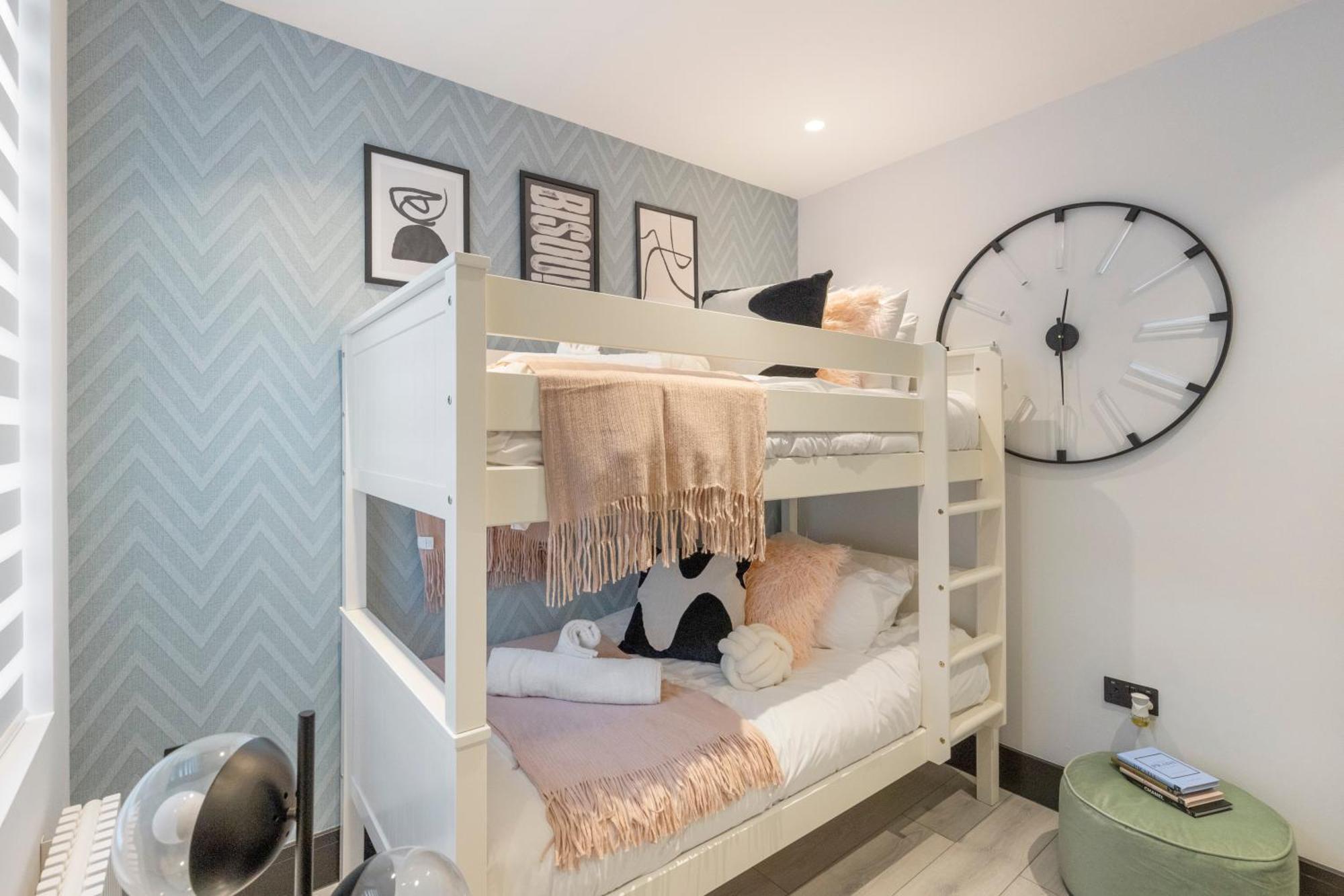 Unwind In Style 2Br With Cozy Backyard For Groups Διαμέρισμα Λονδίνο Εξωτερικό φωτογραφία