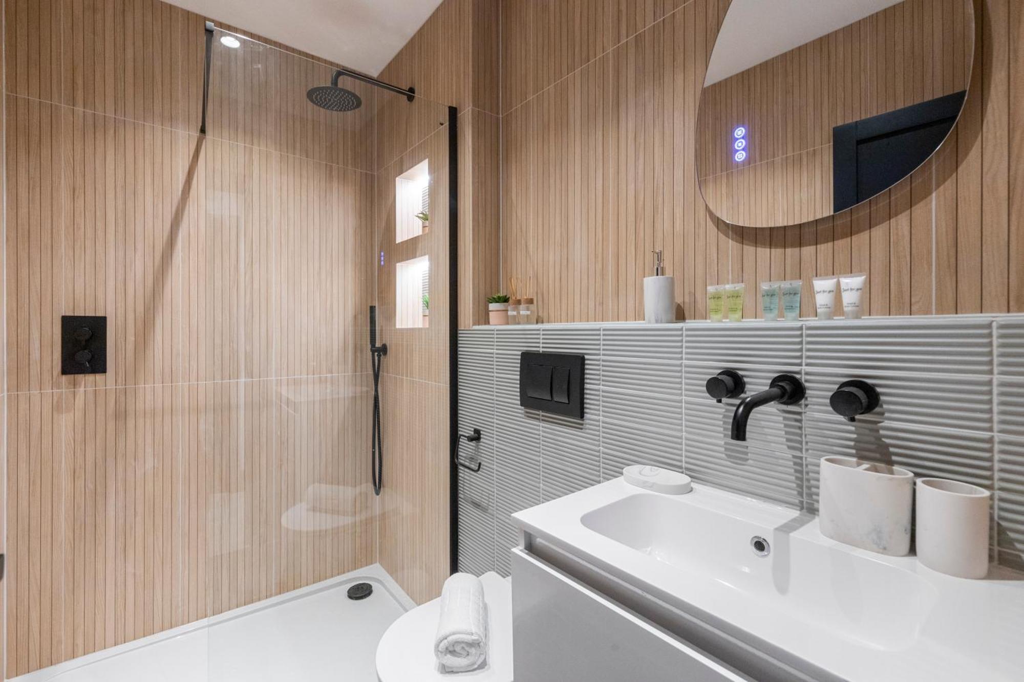 Unwind In Style 2Br With Cozy Backyard For Groups Διαμέρισμα Λονδίνο Εξωτερικό φωτογραφία