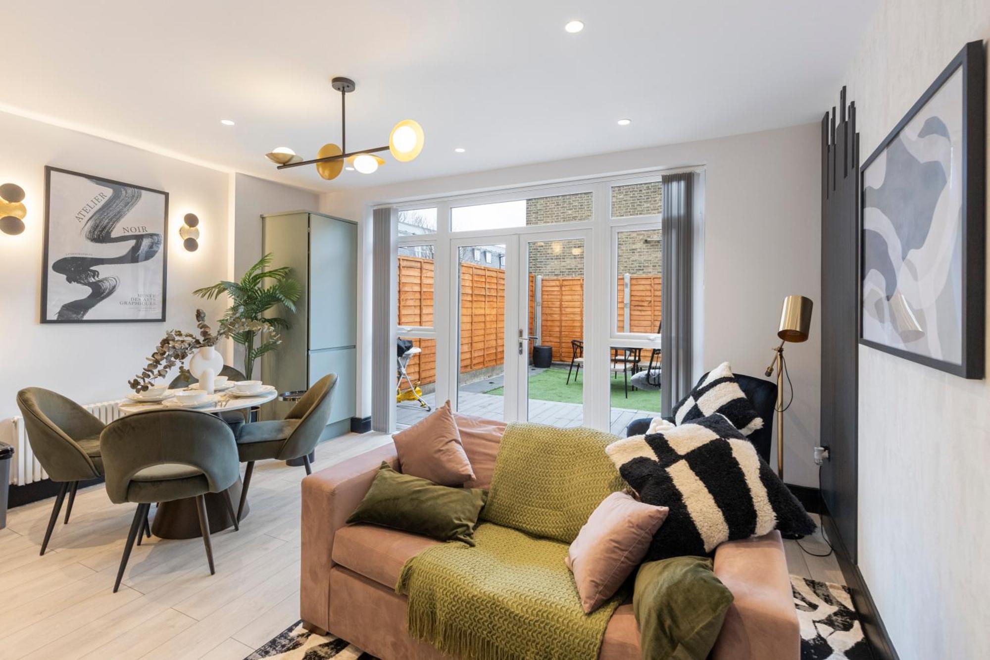 Unwind In Style 2Br With Cozy Backyard For Groups Διαμέρισμα Λονδίνο Εξωτερικό φωτογραφία