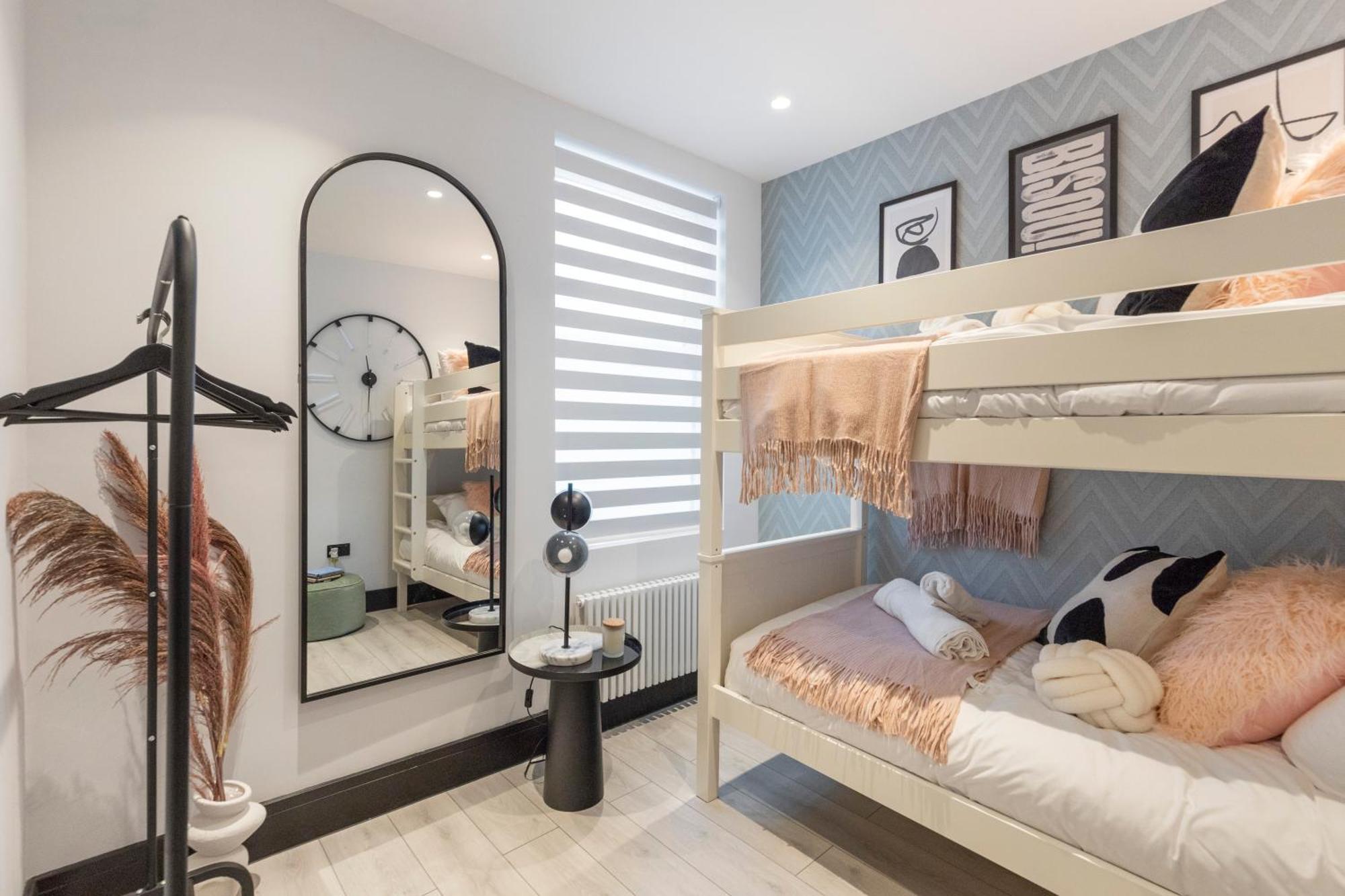 Unwind In Style 2Br With Cozy Backyard For Groups Διαμέρισμα Λονδίνο Εξωτερικό φωτογραφία
