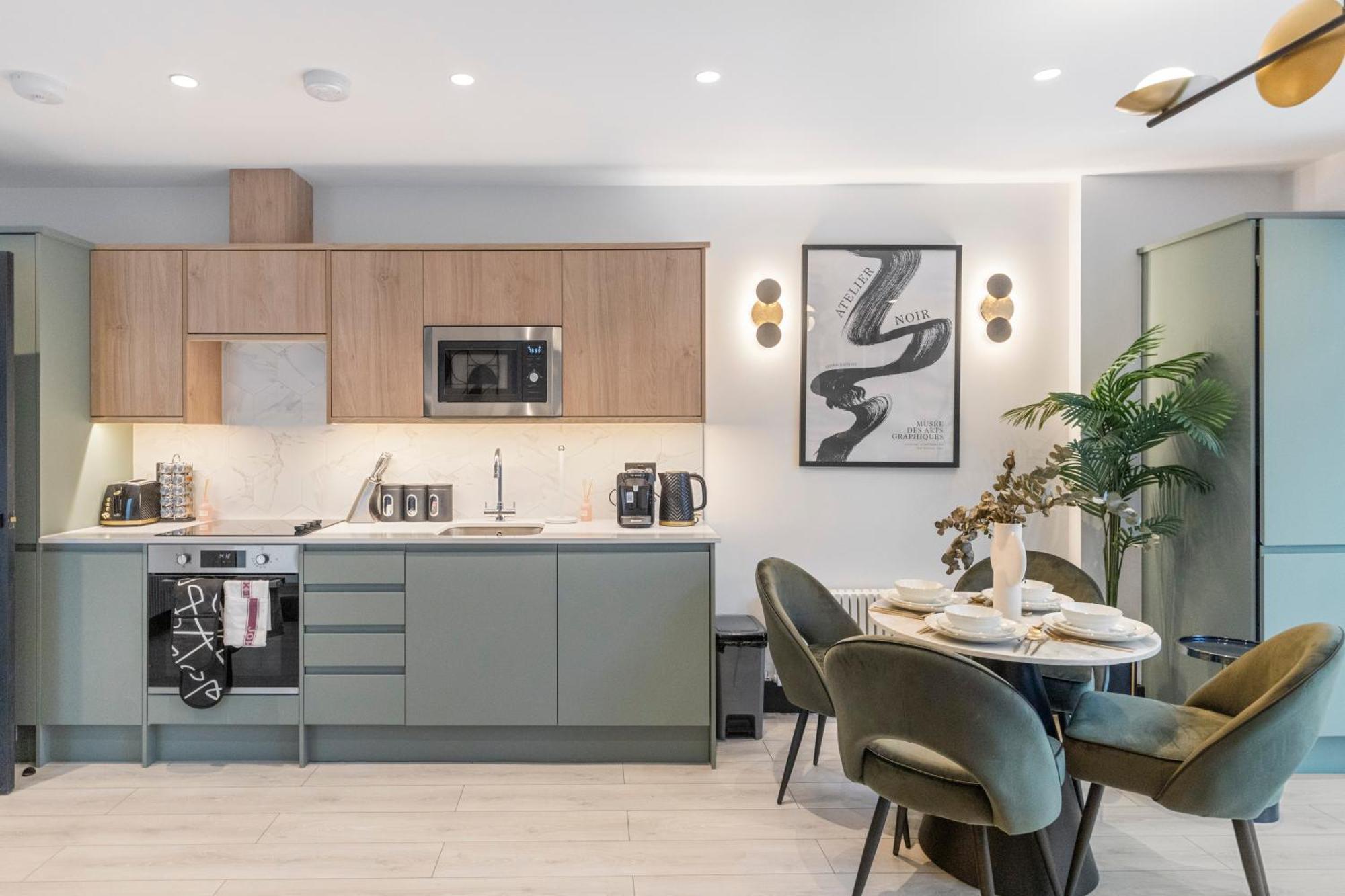 Unwind In Style 2Br With Cozy Backyard For Groups Διαμέρισμα Λονδίνο Εξωτερικό φωτογραφία