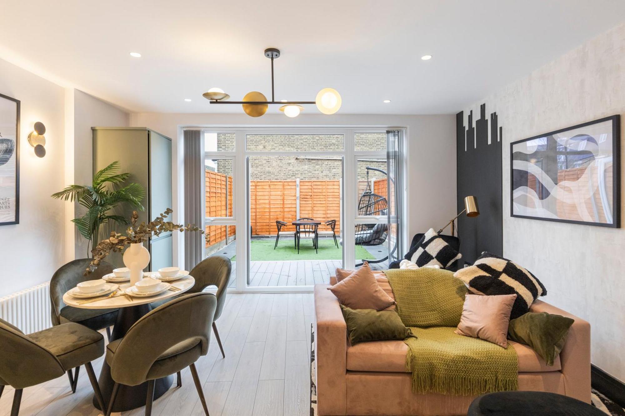 Unwind In Style 2Br With Cozy Backyard For Groups Διαμέρισμα Λονδίνο Εξωτερικό φωτογραφία