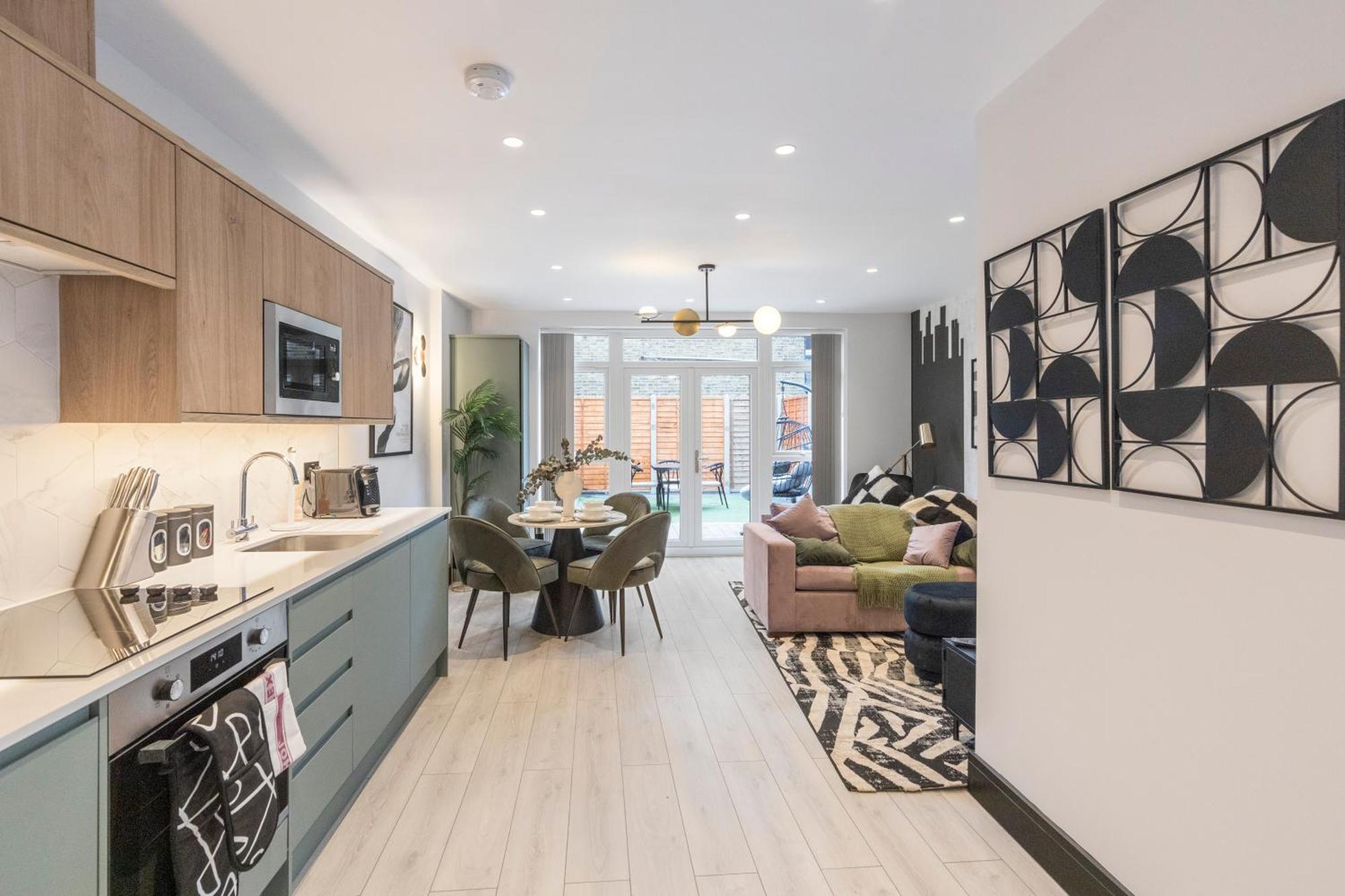 Unwind In Style 2Br With Cozy Backyard For Groups Διαμέρισμα Λονδίνο Εξωτερικό φωτογραφία