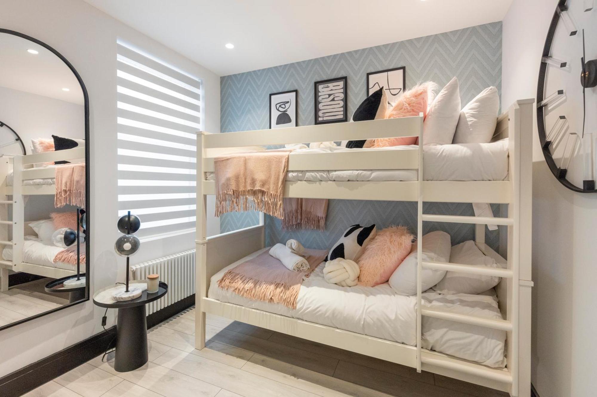 Unwind In Style 2Br With Cozy Backyard For Groups Διαμέρισμα Λονδίνο Εξωτερικό φωτογραφία