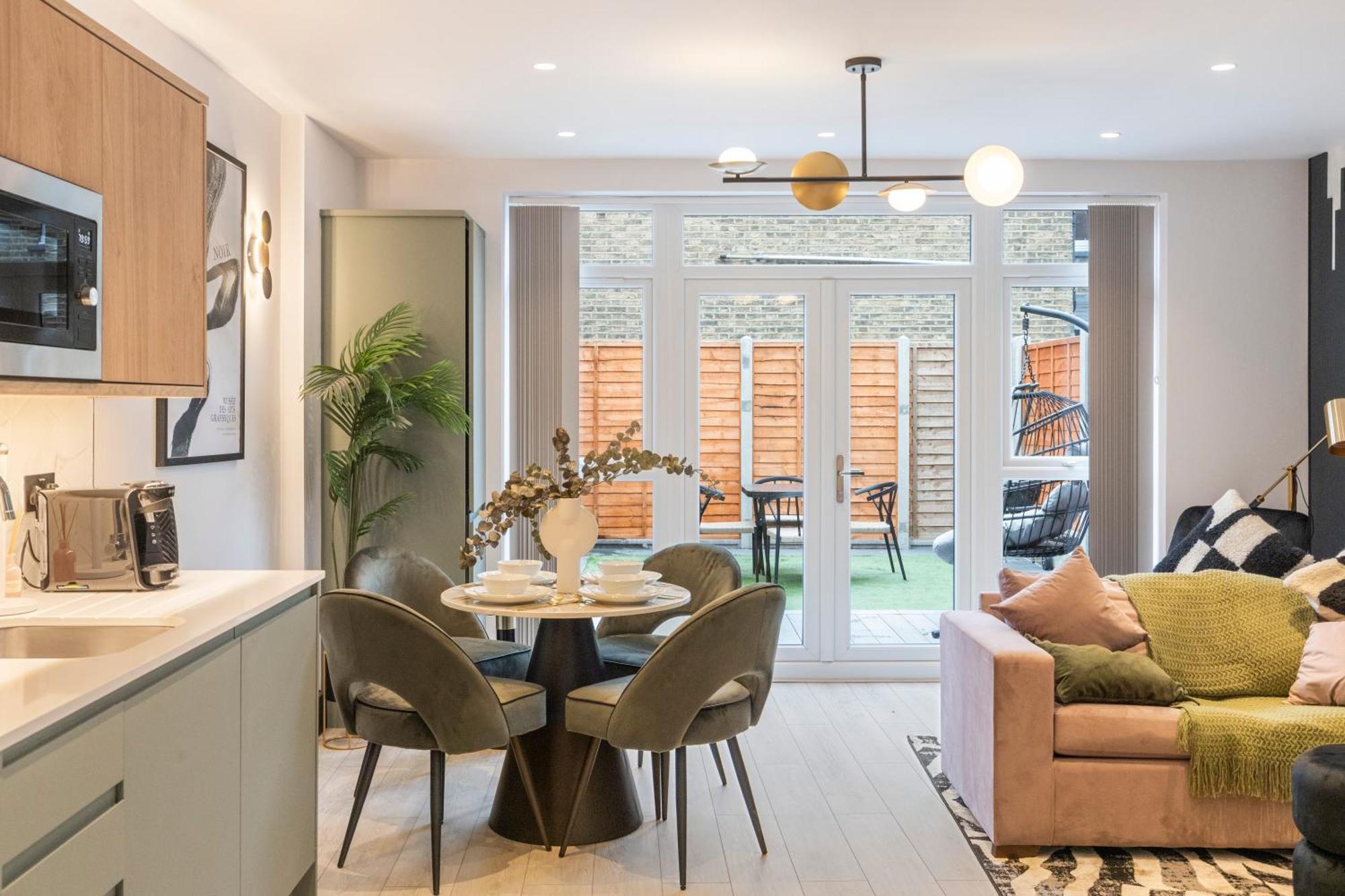 Unwind In Style 2Br With Cozy Backyard For Groups Διαμέρισμα Λονδίνο Εξωτερικό φωτογραφία