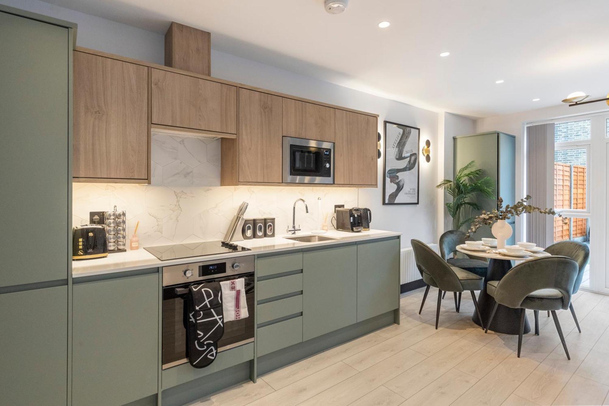 Unwind In Style 2Br With Cozy Backyard For Groups Διαμέρισμα Λονδίνο Εξωτερικό φωτογραφία